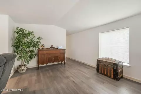 Living - 64 Campbell Loop, Laclede, ID 83841 photo 3 of 3