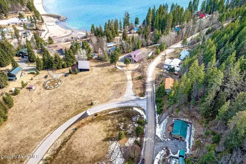 216 Midas Dr, Sagle, ID 83860