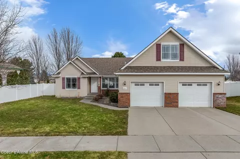 2915 W Strawberry Ln, Hayden, ID 83835