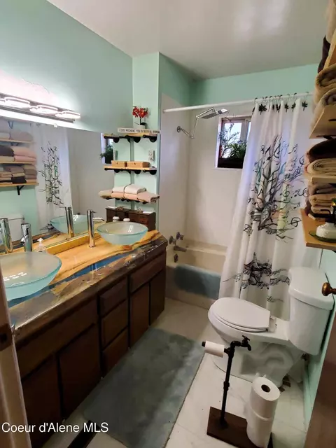 Bath - 610 E Ockert St, Oldtown, ID 83822 photo 1 of 1