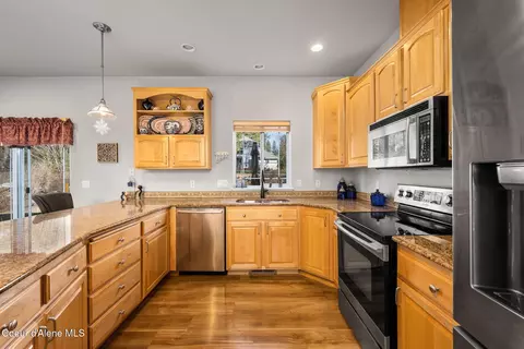 Kitchen - 5628 E Shoreline Dr, Post Falls, ID 83854 photo 2 of 2