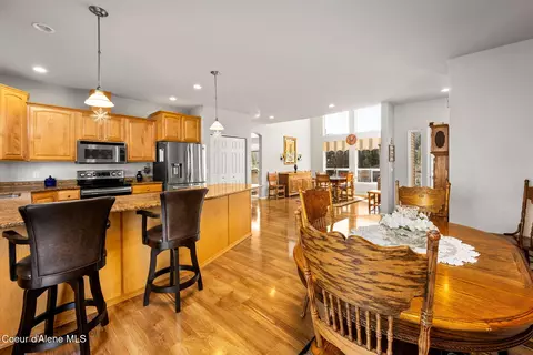 Dining - 5628 E Shoreline Dr, Post Falls, ID 83854 photo 2 of 5