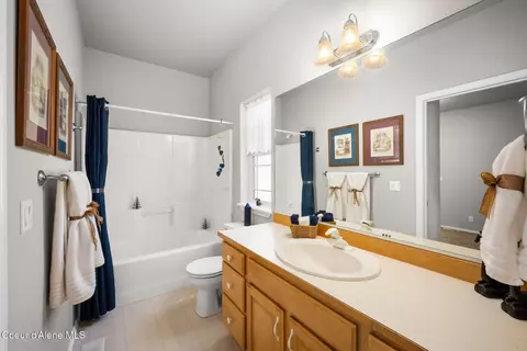 Bath - 5628 E Shoreline Dr, Post Falls, ID 83854 photo 4 of 5