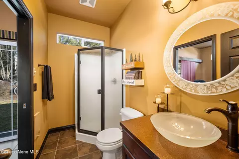 Bath - 5628 E Shoreline Dr, Post Falls, ID 83854 photo 2 of 5