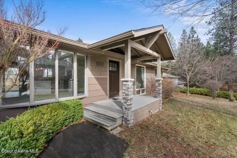915 E Maple Ave, Post Falls, ID 83854