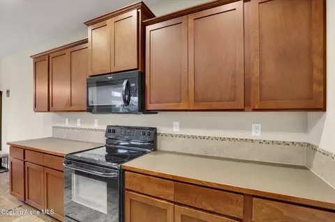 Kitchen - 518 Parker Dr, Colbert, WA 99005 photo 4 of 5