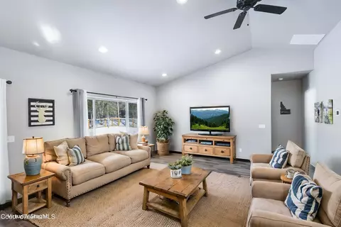 Living - 195 Bumpy Way, Blanchard, ID 83804 photo 1 of 1