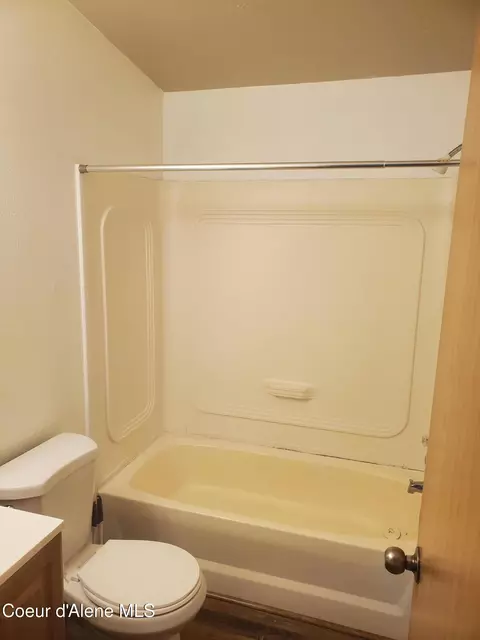 Bath - 24 Krogseth Way, Naples, ID 83847 photo 2 of 2