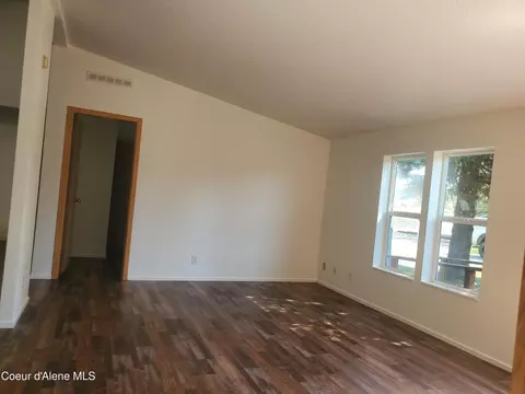 Living - 24 Krogseth Way, Naples, ID 83847 photo 3 of 5