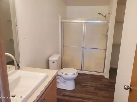 Bath - 24 Krogseth Way, Naples, ID 83847 photo 1 of 2