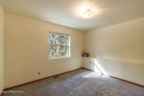 Bedroom - 5702 E Hooker Hill Rd, Hayden, ID 83835 photo 3 of 9