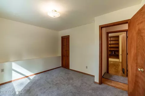 Bedroom - 5702 E Hooker Hill Rd, Hayden, ID 83835 photo 4 of 9