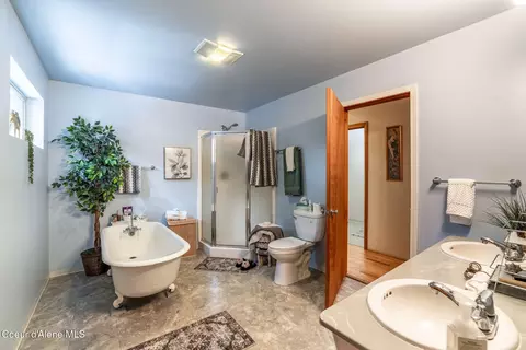 Bath - 5702 E Hooker Hill Rd, Hayden, ID 83835 photo 1 of 2