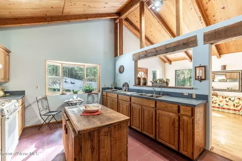 Kitchen - 5702 E Hooker Hill Rd, Hayden, ID 83835 photo 2 of 4