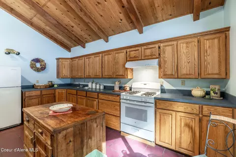 Kitchen - 5702 E Hooker Hill Rd, Hayden, ID 83835 photo 4 of 4