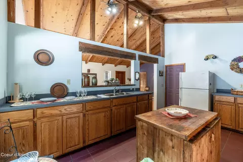 Kitchen - 5702 E Hooker Hill Rd, Hayden, ID 83835 photo 3 of 4