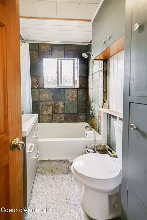 Bath - 111 W Elder Ave, Kellogg, ID 83837 photo 1 of 1