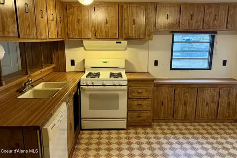 Kitchen - 3079 E Steele Ave, Post Falls, ID 83854 photo 1 of 3