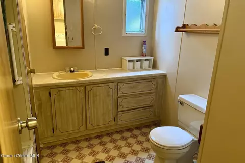 Bath - 3079 E Steele Ave, Post Falls, ID 83854 photo 3 of 4