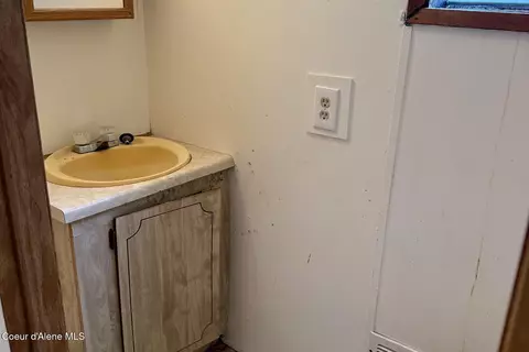 Bath - 3079 E Steele Ave, Post Falls, ID 83854 photo 1 of 4