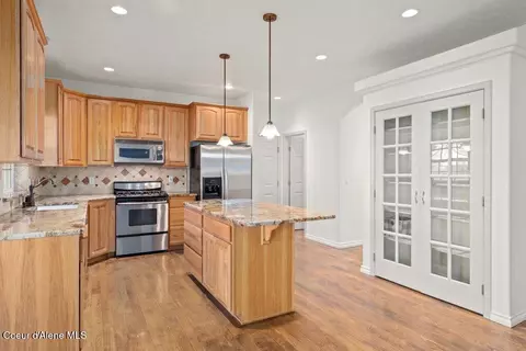 Kitchen - 5137 E Shoreline Dr, Post Falls, ID 83854 photo 2 of 2