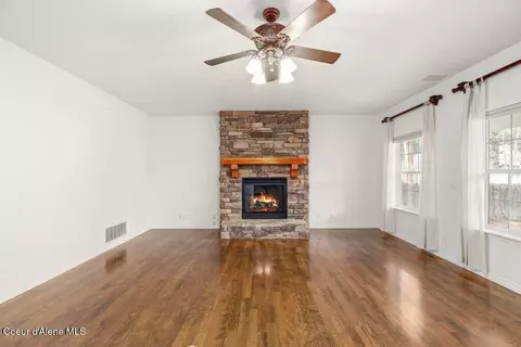 Living - 5137 E Shoreline Dr, Post Falls, ID 83854 photo 3 of 4