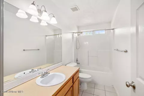 Bath - 5137 E Shoreline Dr, Post Falls, ID 83854 photo 2 of 5
