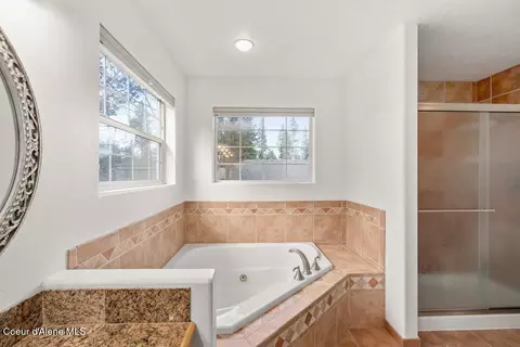 Bath - 5137 E Shoreline Dr, Post Falls, ID 83854 photo 4 of 5