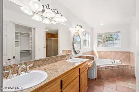 Bath - 5137 E Shoreline Dr, Post Falls, ID 83854 photo 3 of 5