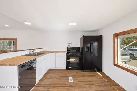 Kitchen - 1952 E 12th Ave # 12, Post Falls, ID 83854 photo 3 of 3
