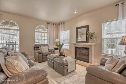 Living - 809 S Riverside Harbor Dr, Post Falls, ID 83854 photo 2 of 3