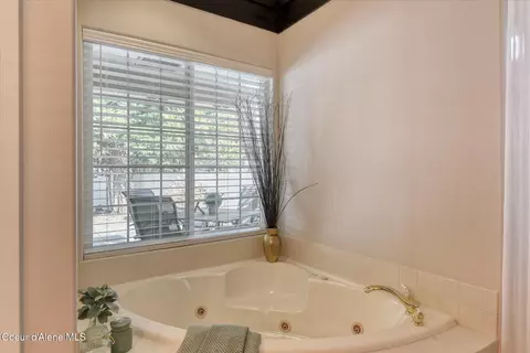 Bath - 809 S Riverside Harbor Dr, Post Falls, ID 83854 photo 2 of 5
