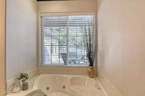 Bath - 809 S Riverside Harbor Dr, Post Falls, ID 83854 photo 3 of 5