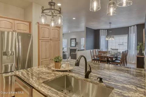Kitchen - 809 S Riverside Harbor Dr, Post Falls, ID 83854 photo 6 of 7