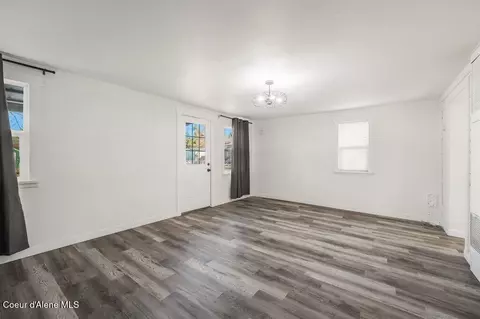 Living - 509 B St, Pinehurst, ID 83850 photo 5 of 6