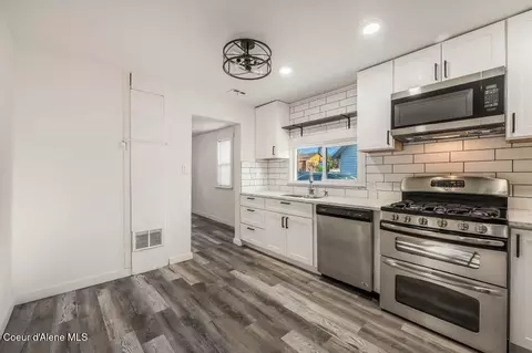 Kitchen - 509 B St, Pinehurst, ID 83850 photo 2 of 3