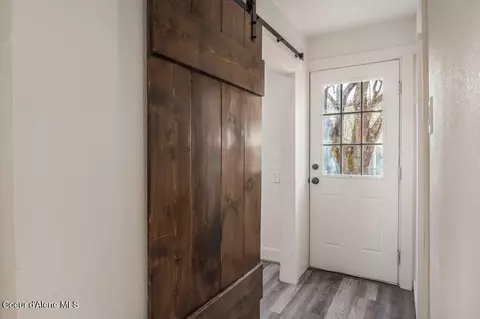Entry Way - 509 B St, Pinehurst, ID 83850 photo 2 of 3