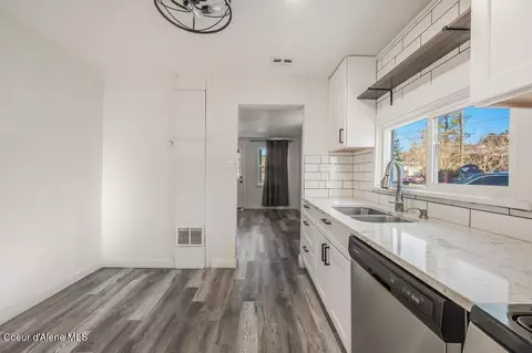 Kitchen - 509 B St, Pinehurst, ID 83850 photo 3 of 3