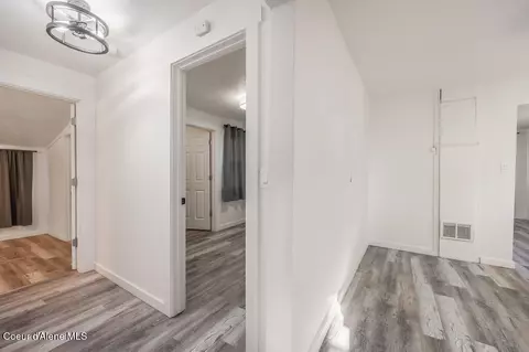 Entry Way - 509 B St, Pinehurst, ID 83850 photo 1 of 3