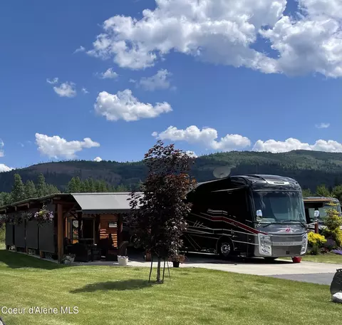 69 Sand Trap Ln, Blanchard, ID 83804
