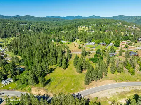 686 N 750 N Lilac Ln, Coeur D'alene, ID 83814