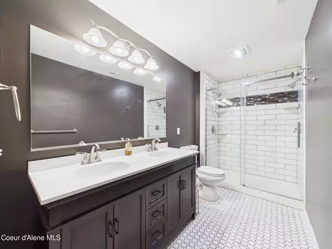 Bath - 609 S Maple St, Kellogg, ID 83837 photo 1 of 3