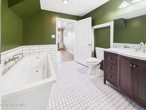 Bath - 609 S Maple St, Kellogg, ID 83837 photo 3 of 3