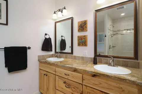 Bath - 80897993 E Forest View Rd, Athol, ID 83801 photo 2 of 6