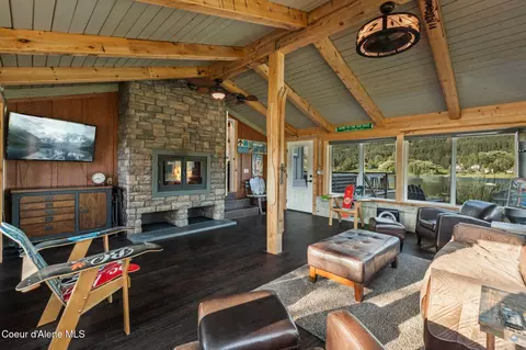 Living - 245 Woolsey Rd, Sagle, ID 83860 photo 3 of 4