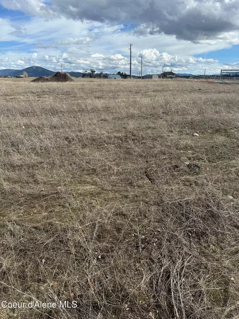 4314 E Bogie Dr, Post Falls, ID 83854 photo 2