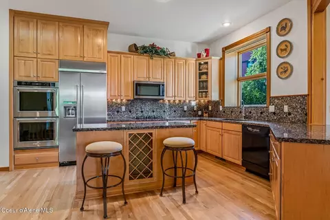 Kitchen - 620 SE Alderwood Ct, Pullman, WA 99163 photo 2 of 5