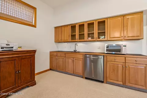 Kitchen - 620 SE Alderwood Ct, Pullman, WA 99163 photo 5 of 5