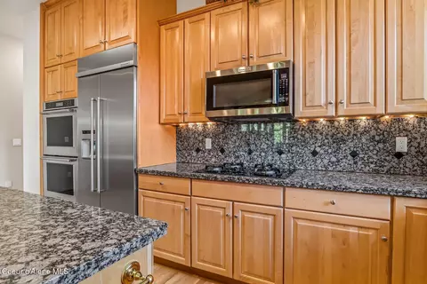 Kitchen - 620 SE Alderwood Ct, Pullman, WA 99163 photo 3 of 5