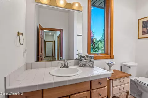 Bath - 620 SE Alderwood Ct, Pullman, WA 99163 photo 3 of 4